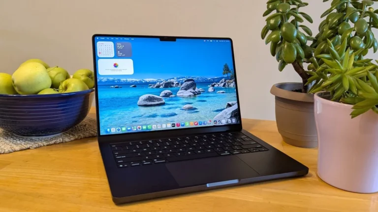 MacBook Pro M5